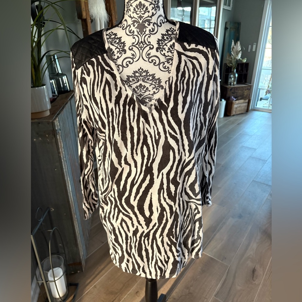 Zebra Print V-Neck size medium tunic sweater